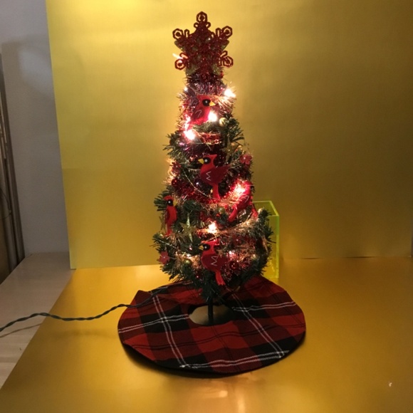 New, Handcrafted Cardinal 18 inch Christmas Tree - Picture 3 of 4